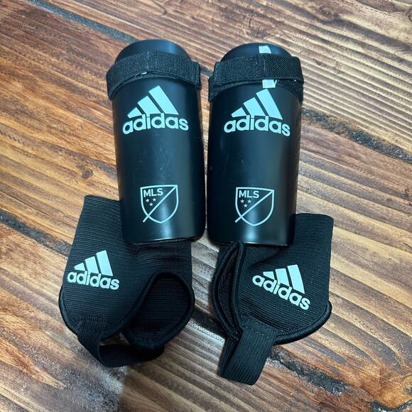 Adidas MLS Kid's Black Soccer Shin Guards - Picture 2 of 8